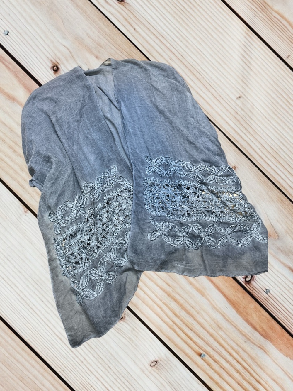 NWT Coco + Carmen OS acid washed blue embroidered kimono